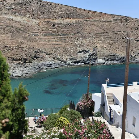 κυκλαδίτικη στην παραλία αντώνηδες, κύθνου Holiday home