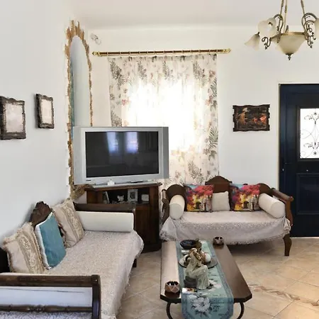 Holiday home κυκλαδίτικη στην παραλία αντώνηδες, κύθνου