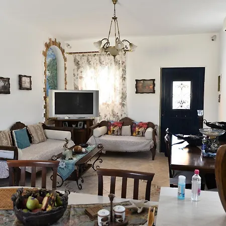 κυκλαδίτικη στην παραλία αντώνηδες, κύθνου Holiday home