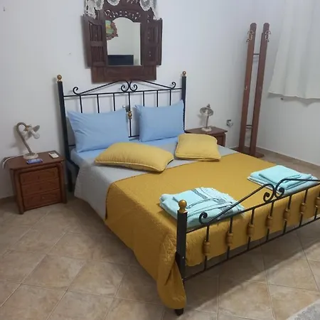 κυκλαδίτικη στην παραλία αντώνηδες, κύθνου Kythnos