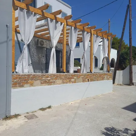 κυκλαδίτικη στην παραλία αντώνηδες, κύθνου Kythnos