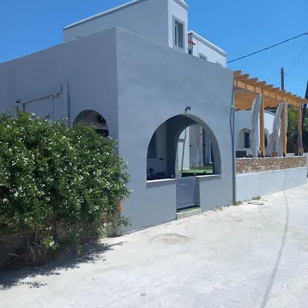 κυκλαδίτικη στην παραλία αντώνηδες, κύθνου Holiday home