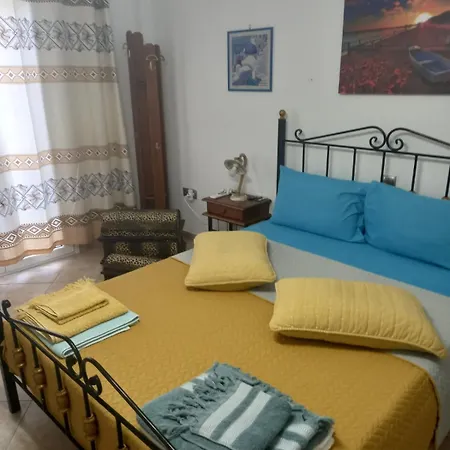 κυκλαδίτικη στην παραλία αντώνηδες, κύθνου Kythnos